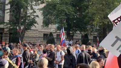Тысячи участников митинга в Берлине скандировали «Путин! Путин!»