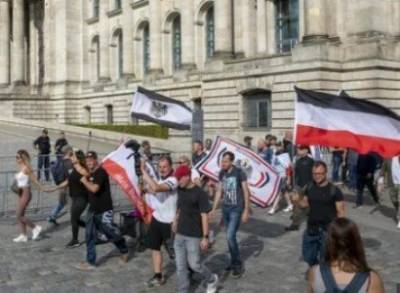 Протестующие в Берлине попытались взять штурмом Рейхстаг