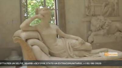 В итальянском музее турист повредил скульптуру XIX, делая селфи