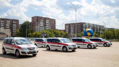 Ерлан Нигматулин, Давид Кемертелидзе и Жармухамед Аппаз приобрели машины для поликлиник Карагандинской области