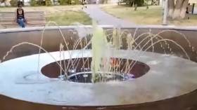Тюменцы обсуждают зеленую воду в городском фонтане