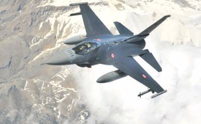 Турецкие F-16 подлетели к Еревану на дистанцию воздушного удара