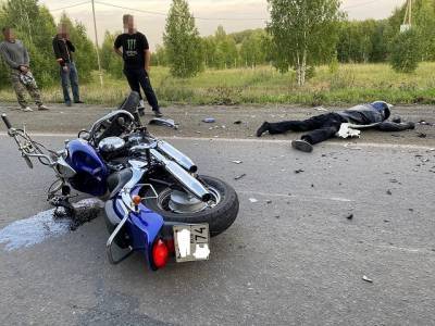 В Челябинской области семейная пара на мотоцикле насмерть разбились в ДТП с кроссовером
