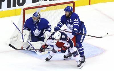 НХЛ: Коламбус обыграл Торонто в квалификации, Бостон обыграл Филадельфию в круговом турнире
