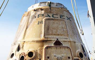 Дональд Трамп - Майк Пенс - Роберт Бенкен - Херли Даглас - Частный космический корабль компании SpaceX успешно вернулся на Землю - charter97.org - США - шт.Флорида