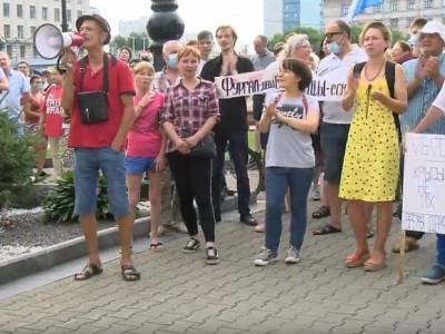 Комик в образе депутата Виталия Наливкина поддержал протестующих в Хабаровске (видео)
