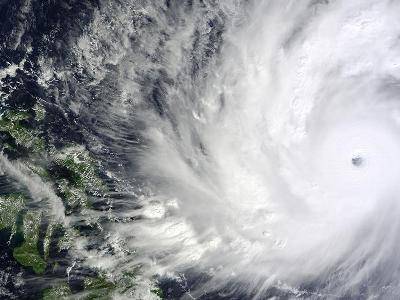 К Китаю приближается тропический шторм «Хагупит»