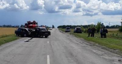 Двое водителей погибли в лобовом столкновении авто в Воронежской области