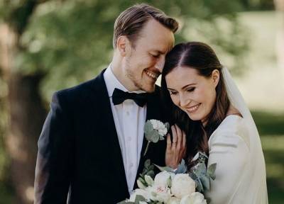 Премьер-министр Финляндии вышла замуж за футболиста, с которым встречалась 16 лет