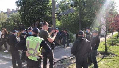 Вандалы устроили небывалый погром в Одессе, съехалась полиция: "украли 10 крестов"