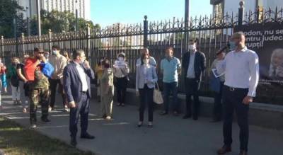 Протест молдавской оппозиции: «Додон крышует продажных судей»
