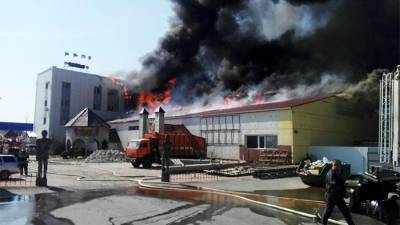 Крыша ресторана обрушилась из-за пожара в ХМАО