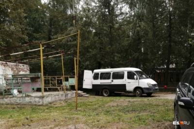 В Екатеринбурге возле детского сада нашли труп мужчины. СКР начал проверку
