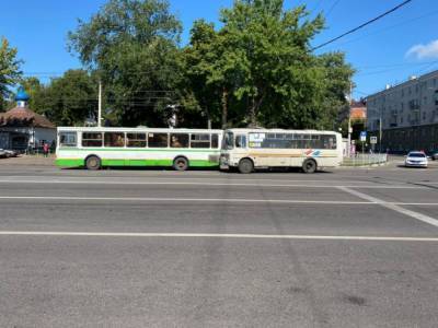 Три человека пострадали в столкновении маршрутных автобусов в Воронеже