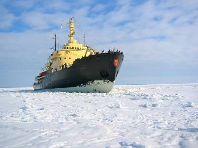ЗРК С-400 и ледокол “Иван Папанин” позволили России укрепить позиции в Арктике