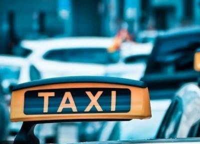 Парочку «накрыли» в авто: таксист в Москве полгода платил школьнику за интимный массаж