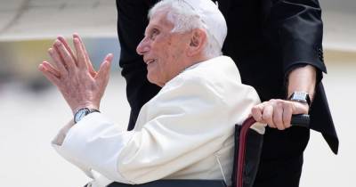 В Германии сообщают о серьезной болезни почетного папы Бенедикта XVI