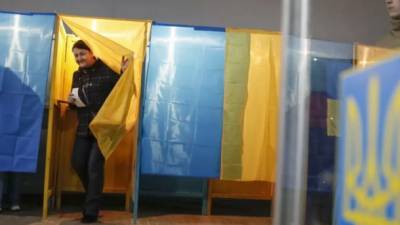 Выборы в Киеве: за Кличко готовы проголосовать 41,7% избирателей, среди партий лидирует "ЕС", - опрос