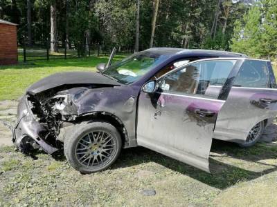В Кузбассе столкнулись ВАЗ и Porsche Cayenne: есть погибшие