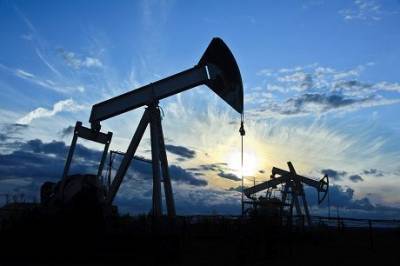 Мировые цены на нефть начали снижаться, — Reuters