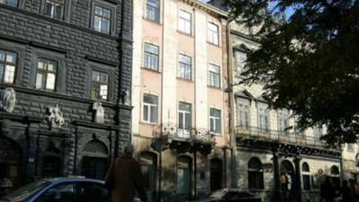 Во Львове реставрируют первую многоэтажку - один из старейших домов на площади Рынок