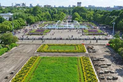 СМИ: в московском парке Горького в день ВДВ пострадали двое солдат