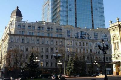 Захват банка в Киеве: копы ищут журналистов трех телеканалов, которых пустят к террористу для трансляции его заявления