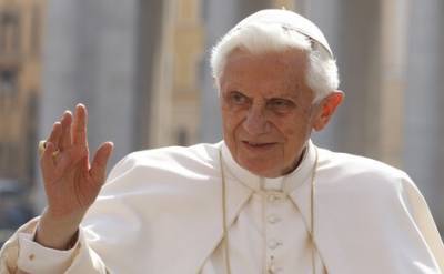 В немецкой прессе появилась информация о том, что предыдущий Папа Бенедикт XVI серьезно заболел
