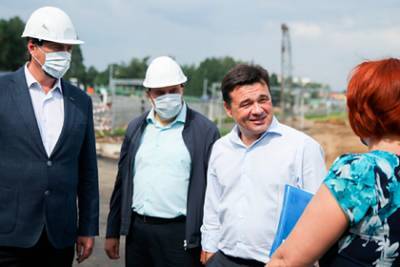 Воробьев проверил ход строительства путепровода в Дедовске