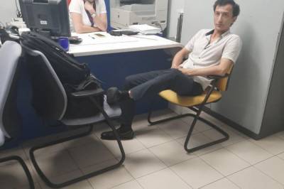 В МВД обнародовали фото мужчины, который угрожает взорвать отделение банка в центре Киева