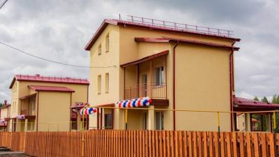 Семьи работников АО «Святогор» получили ключи от новых домов (ФОТО)
