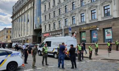 Захват банка в Киеве — полиция ведет переговоры, террорист требует прессу