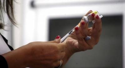 Эксперты настаивают, что в условиях пандемии COVID-19 с осени стоит вакцинироваться от гриппа