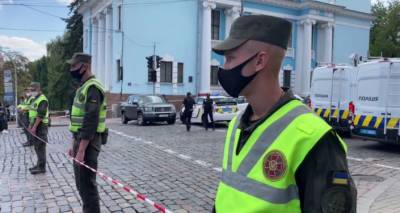 Захват отделения банка в Киеве – в сети появились кадры с места ЧП