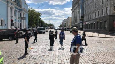Захват банка в Киеве: нападающий требует возможность сделать заявление в СМИ, - Геращенко