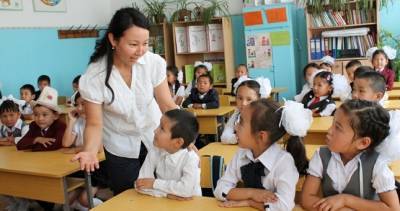 Более двух тысяч учителей не хватает в школах Кыргызстанам