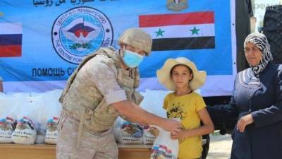 Сирийцы поблагодарили российских военных за гуманитарную помощь