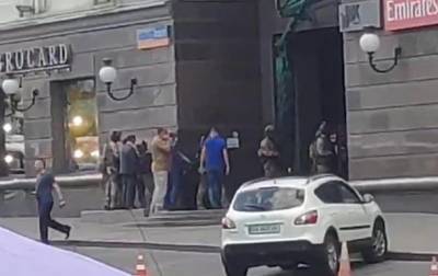 В МВД рассказали об угрозе взрыва в захваченном банке