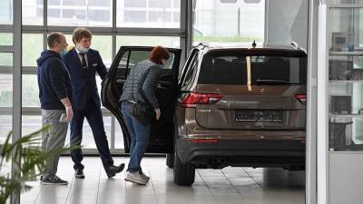 Продажи новых автомобилей в России за полгода снизились на 17%