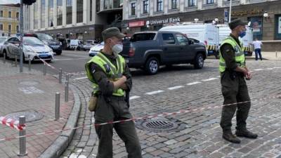 Угрожавший взорвать банк в центре Киева мужчина требовал $1,5 тыс.