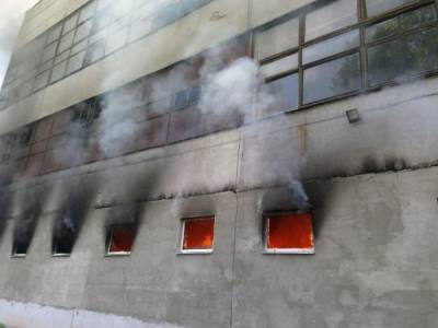 В Чернигове произошел масштабный пожар на складе, повлекший обрушение