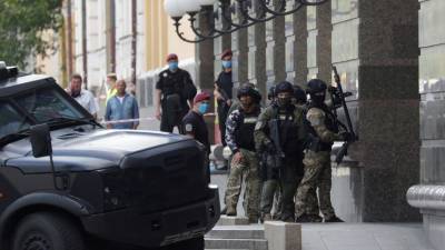 В СБУ заявили о наличии элементов взрывчатки у захватчика банка в Киеве
