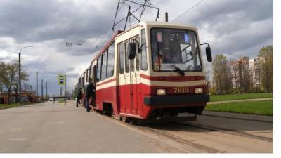 На Среднеохтинском проспекте трамваи и автобусы поменяют маршруты