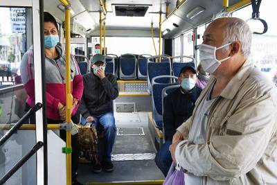 В Уфе пассажирку без маски пинками вытолкали из автобуса (видео)