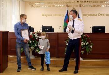 Ксюше Бересневой за спасение брата на пожаре в Вологде вручили Благодарность председателя СК России (ВИДЕО)