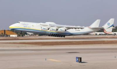 Видео: в Израиле приземлился украинский самолет-гигант Ан-225