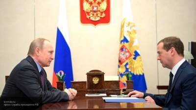 Путин подписал распоряжение о выдаче Медведеву дипломатического паспорта