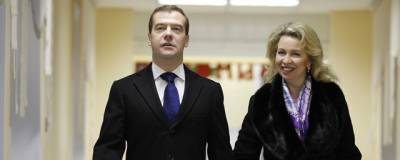 Путин подписал указ о выдаче Медведеву и его жене дипломатического паспорта