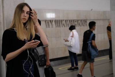 Дежурная по станции Александра начнет общаться с москвичами в чат-боте метро