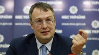 Скорее всего, это будет безальтернативный арест, - Геращенко о мере пресечения для нападавшего в киевском банке